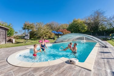Piscine gite Bricabroc avec 3 niveaux de sécurité 