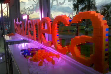 a large lego - style word spelling the word love Corporasti regalos empresariales
