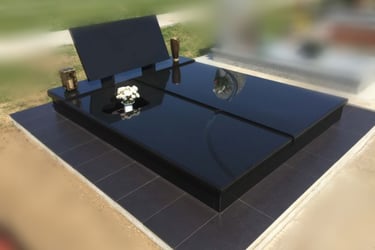 Kapavietė su granito plokste