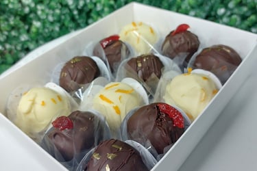 trufas de chocolate, frutas vermelhas, limão siciliano e rum
