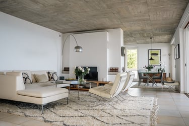 Détail de mobilier et décoration intérieure, photo immobilière dans le Var