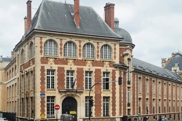 Study management abroad at Paris School of Business