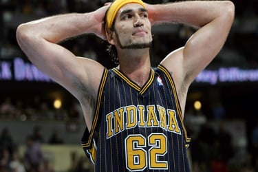 Former NBA player Scot Pollard is treated for a heart transplant