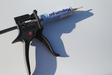 Pistolet et gel pour cafard 