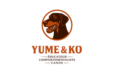 Logo de Yume & Ko, dresseur de chiens, représentant un doberman marron et un texte professionnel