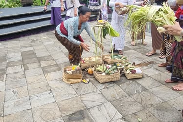 Opfergabe im Ubud Palast