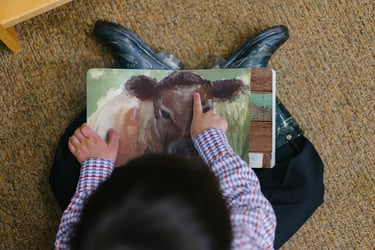 illustration personnalisée fovassit : livre d'enfant avec un dessin de vache