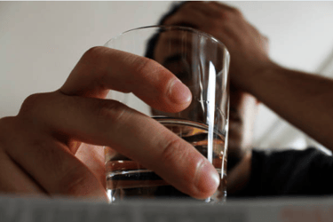 Cédric maynadié hypnotherapeute dans le gard. hypnose addiction a l'alccol  castillon-du-gard