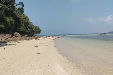 leam ao kham lighthouse bach phang nga khao lak