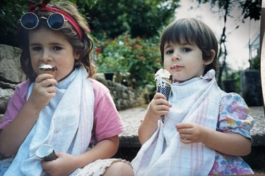 kids eating ice cream