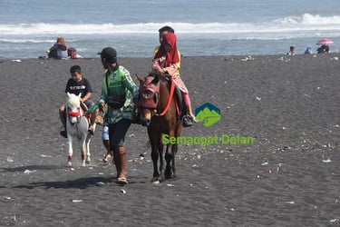 Naik Kuda di pantai watu pecak