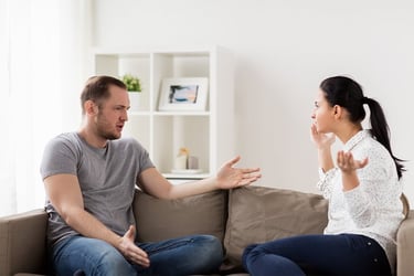 Coaching de Parejas, Gruponpe.com, una pareja discutiendo, porque no pueden tener una relacion sana