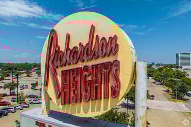 picture of iconic sign in Richardson, TX