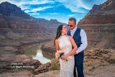 wedding couple at the grand canyon
