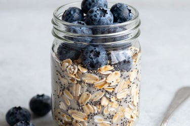 Protein oatmeal with wild blueberries and chia seeds — high protein breakfast for women over 35