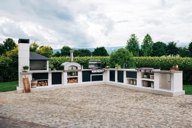 Cucina outdoor modulare Palazzetti con sistema COOKIE installata in giardino
