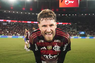 Léo Pereira após marcar gol contra o Mirassol, pelo Brasileirão 2025.