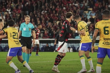 Disputa aérea na partida entre Flamengo x Mirassol