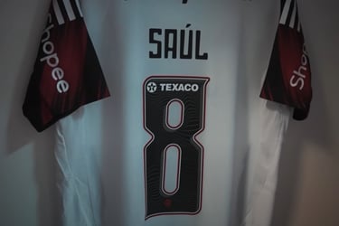 Camisa de Saúl em sua estreia como titular.