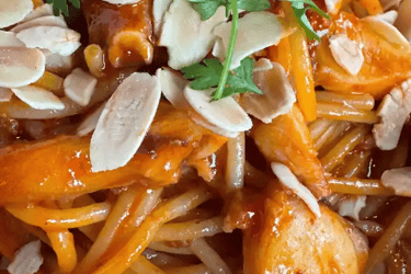 PÂTES SPAGHETTI PARÉS D'UNE CRÈME D'AMANDES TORRÉFIÉES, POULPE FONDANT ET AMANDES EFFILÉES, N'DUJA