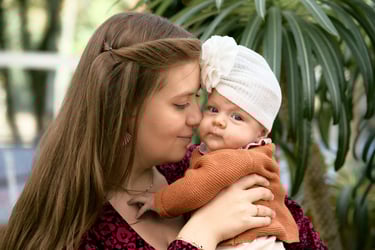 moment de partage entre une femme et son enfant