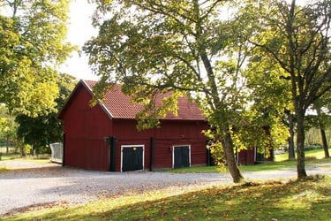 American countryside, the image of a red barn often comes to mind. This iconic structure, with its deep red hue, has become s