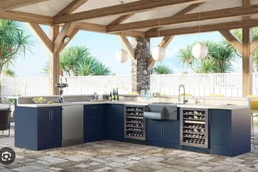 a kitchen with a large outdoor kitchen and a barbequeuse