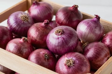 Fresh Indian onions with long shelf life and excellent export quality.