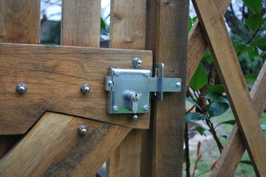 Wooden gate with key lock Malta