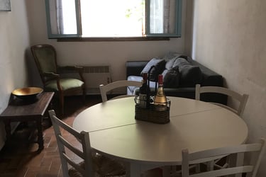 Rustic Quillan dining room with a round white table, wooden chairs.