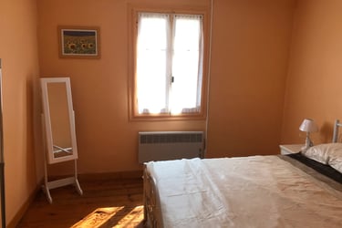 Double bedroom with park view in Quillan Aude Valley