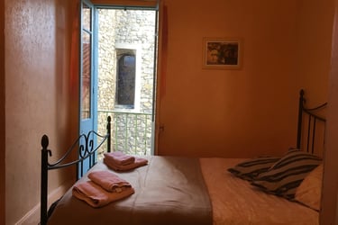 Double bedroom with balcony and church view in Quillan