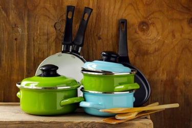 Colorful ceramic cookware set — non toxic cookware guide