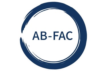 Le logo bleu de la société : le nom AB-FAC au centre d'un enso, symbole zen associé à la qualité