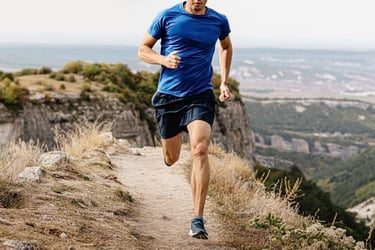 Sportif courant sans douleur grâce à la séance d'ostéopathie au cabinet d'Inès Patou à Rions