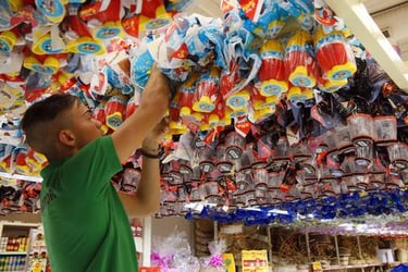 Pintura eletrostática e reforma em expositores de ovos de páscoa para supermercados