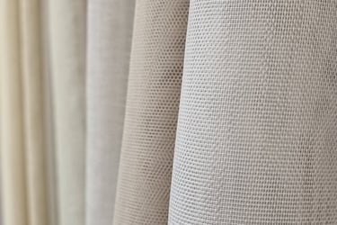 Dieninių užuolaidų audinys tinklelis