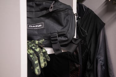 Guardaroba nel garage del B&B, hotel per ciclisti, biker, e motociclisti