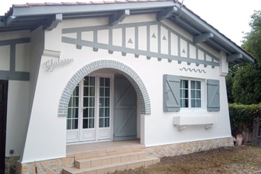 Maison typique du bassin d'Arcachon, blanche et gris repeinte par Entreprise Couleurs Bassin