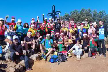 Grupo de colaboradores y atletas unidos por la red de solidaridad y alianzas del CDUTSB.