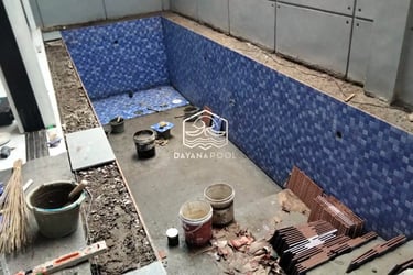 pemasangan keramik roman kolam renang oleh dayanapool