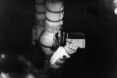 fotografia en blanco y negro de explorador espacial