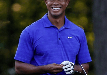 tiger wood detendu et souriant