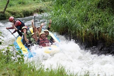 Peserta saat melewati jeram blender sungai palayangan