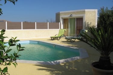 Tour de piscine en béton drainant