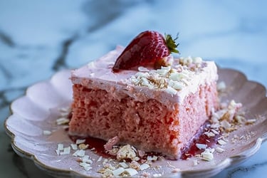 Bolo low carb de coco com morango