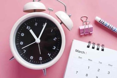 reloj alusivo al ahorro de tiempo para el evento