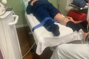 Riabilitazione fisioterapica post intervento di protesi a Terni con terapia strumentale