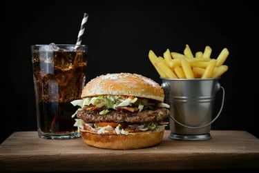 AI obrađena fotografija hamburger set menija s prilozima, pripremljena za oglašavanje i društvene mreže restorana