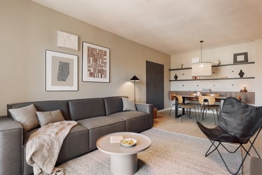 Stylish living room design with vibrant colours, black metal elements, and wood details